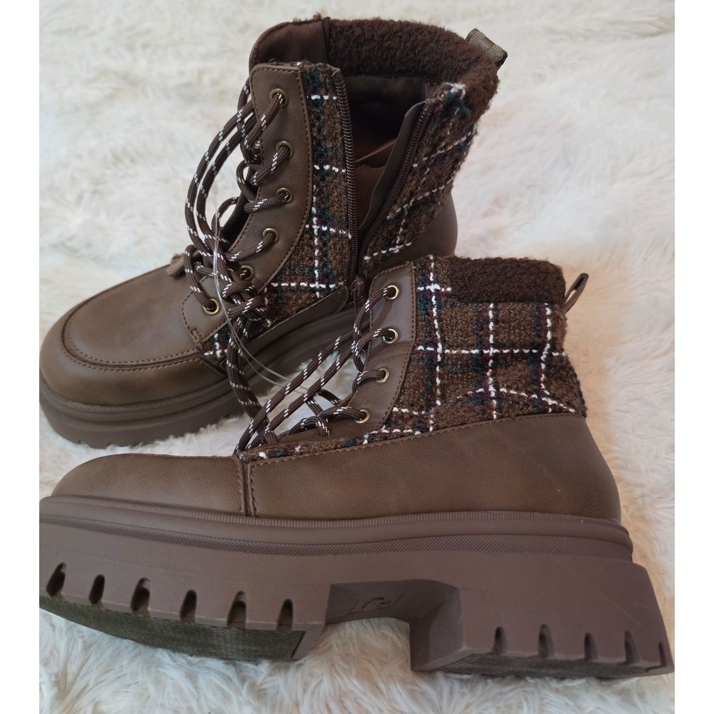 NWOB Rocket Dog Desmond Brown Plaid Lug Ankle Boots - Women's Size 8